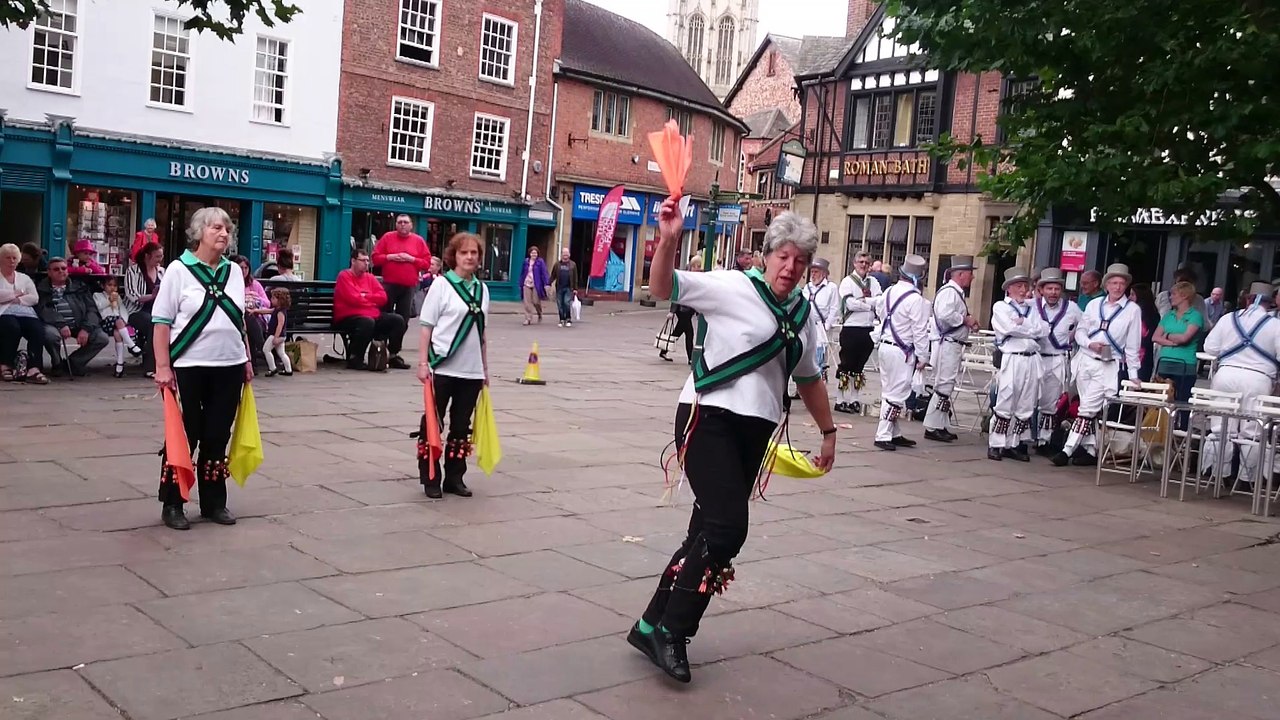 MORRIS DANCERS vid 9