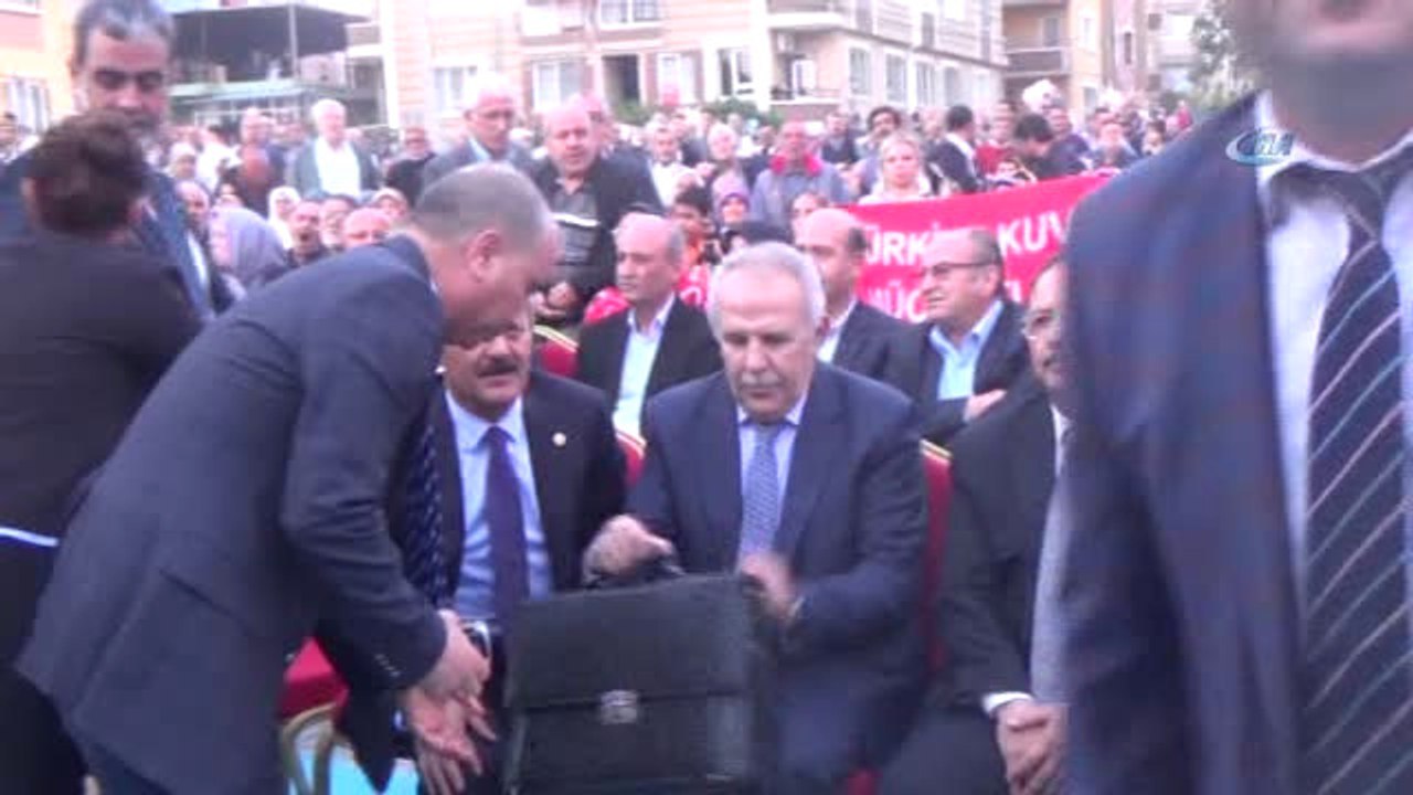 Vatandaşlar Belediye Başkanını Protesto Etti
