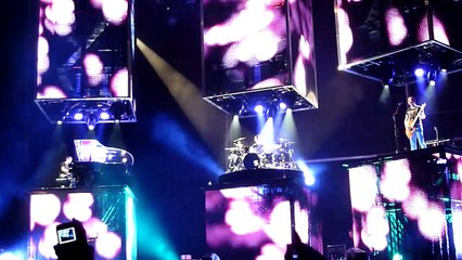 Video herunterladen: Muse - Feeling Good, Bassedean Oval, Perth, WA, Australia  12/19/2010