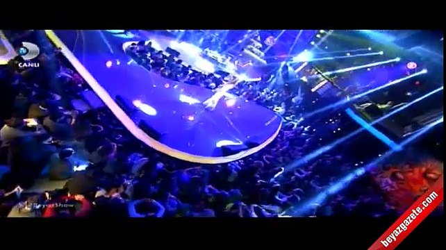 Beyaz'dan İrem Derici'ye playback şakası