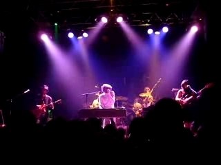 Camille Bazbaz > Excès d'abus