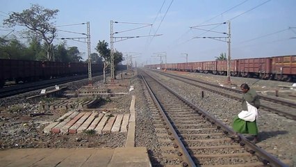 Twin Tone SRC WAP-4 Steel Express cruises Bhogpur - Dec' 2011