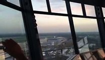 Air Berlin Flug AB 7001 Low Pass Tiefflug über Düsseldorf Airport Video aus dem Tower