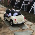 Niño se queda dormido en boda