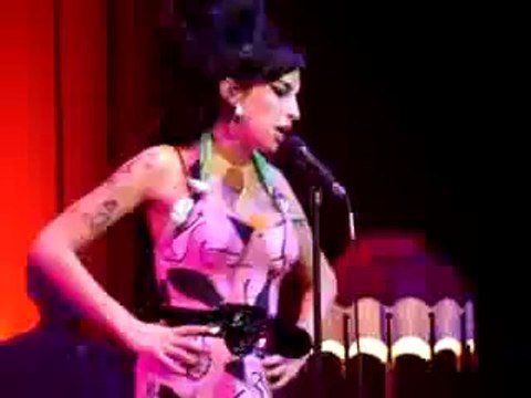Amy Winehouse Paris Oct. 2007 You know that i'm no good