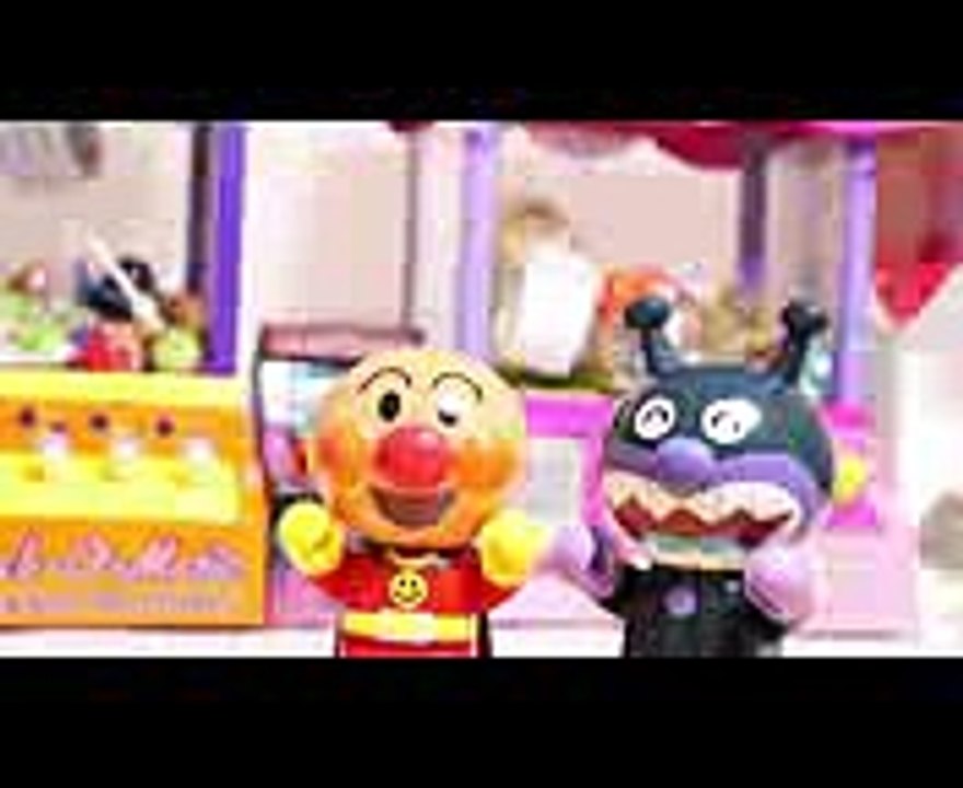 アンパンマン おもちゃ クレーンゲームやUFOキャッチャー対決★ゲームセンターのガチャガチャ回してメダルゲーム攻略☆景品フィギュアをゲット！たまごMammy