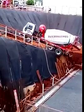 Guardate cosa succede a questa betoniera! Ma si può!