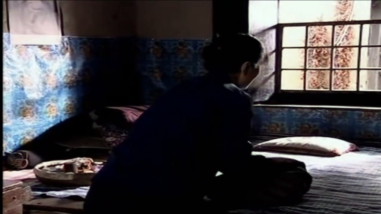 小叔在壓力下娶了嫂子, 兩人真是百感交集.