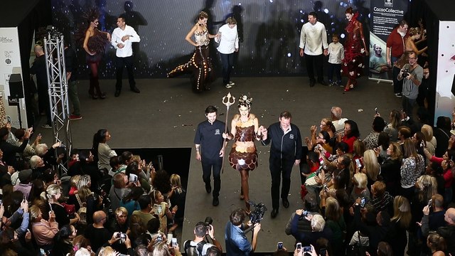 Défilé de robes Show'Colat