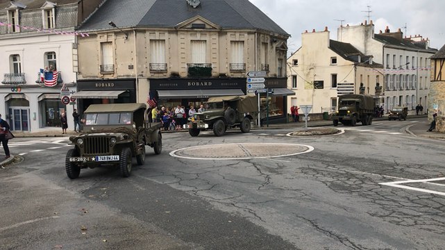 Défilé de véhicules militaires pour le coup d’envoi de la semaine du Souvenir