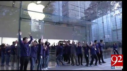 iPhone X Nai Market Mai aty he Dhoom Macha di log Ghanto kitaro mai lgai rhai