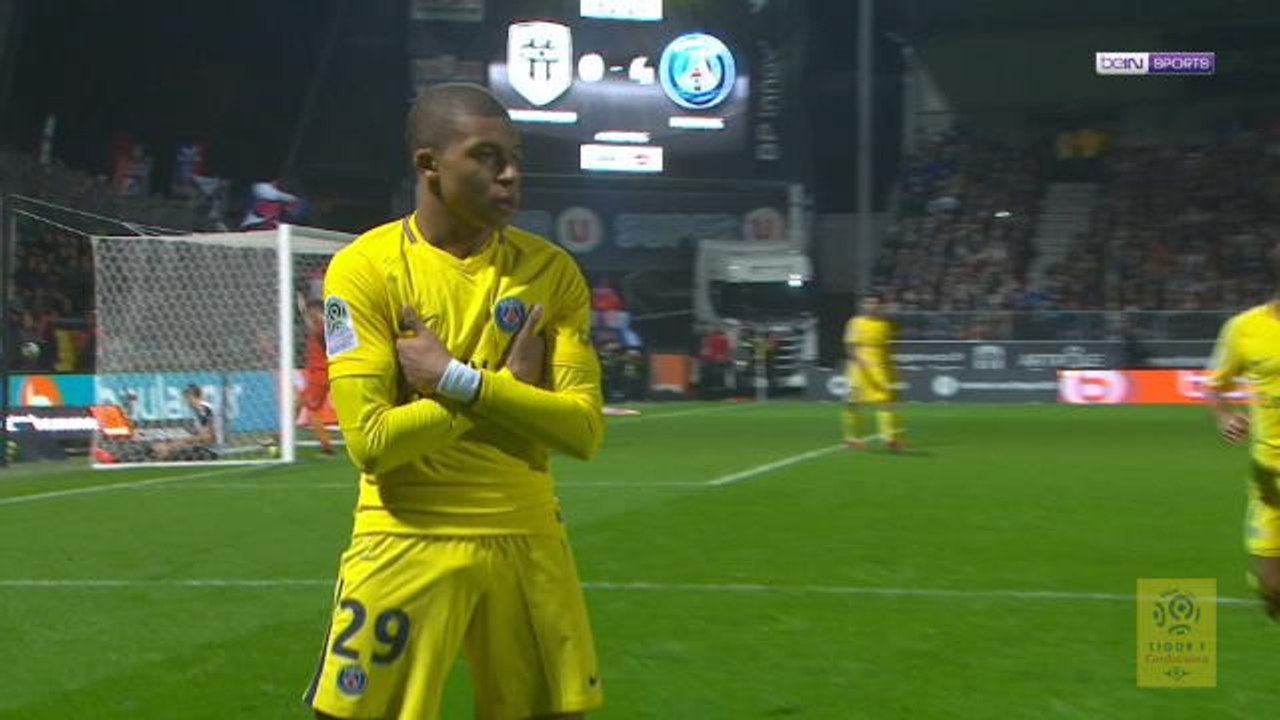 Mbappe and Cavani star in PSG rout of Angers