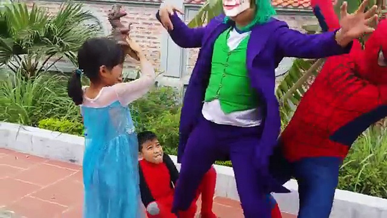 T-Rex Dinosaurs vs Elsa baby w/Spiderman & Lightning McQueen save The Princess Fun video