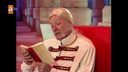 Selena, Yüce Onos ile dertleşiyor by Scott Haney