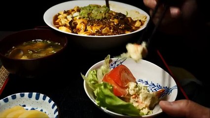 [咀嚼音注意][飯動画]我家の黒麻婆豆腐丼[飯テロ][音フェチ][ASMR]eating sounds