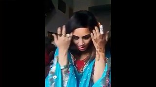 PAKISTAN VS INDIA ( ICC CHAMPIONS ) 2017 INDIAN ARSHI KHAN SUPPORT PAKISTANI TEAM