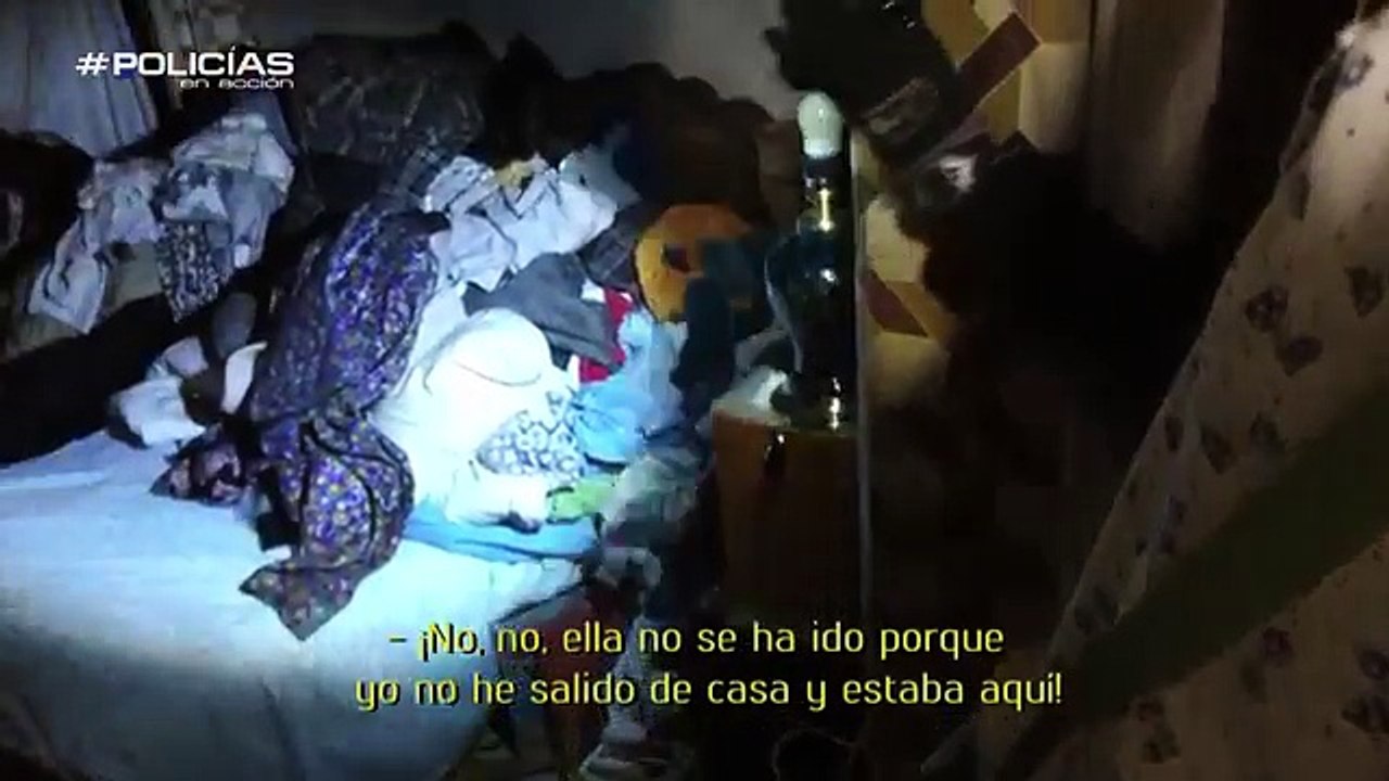 Una señora, con síndrome de Diógenes Policías en Acción