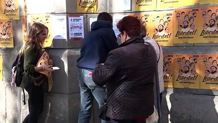 Enganxada de cartells a Barcelona