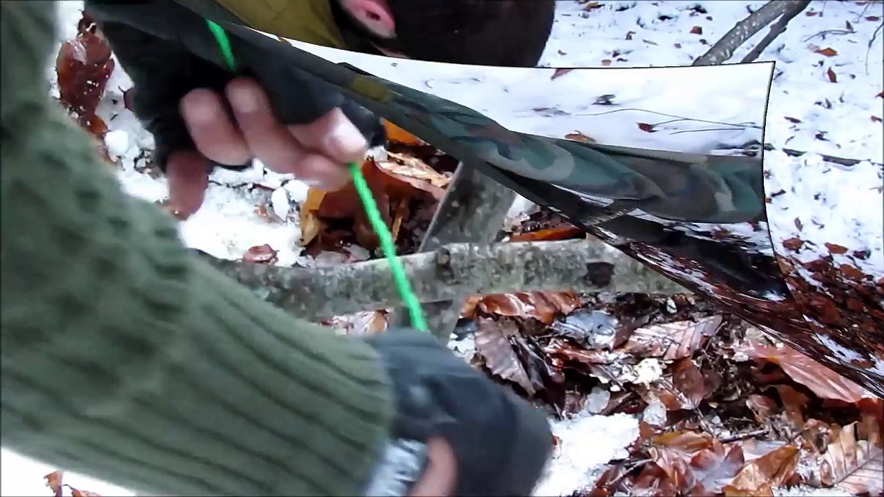 NEW! How to make a Winter Survival Shelter - Mountain Hut - Solo Bushcraft / Survival Overnight