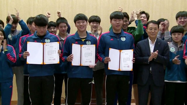 호수 빠진 인명 구한 강원체고 3명, LG 의인상 수상 / YTN