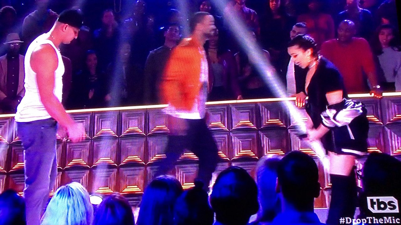 Rob  Gronkowski vs. Gina Rodriguez #DropTheMic
