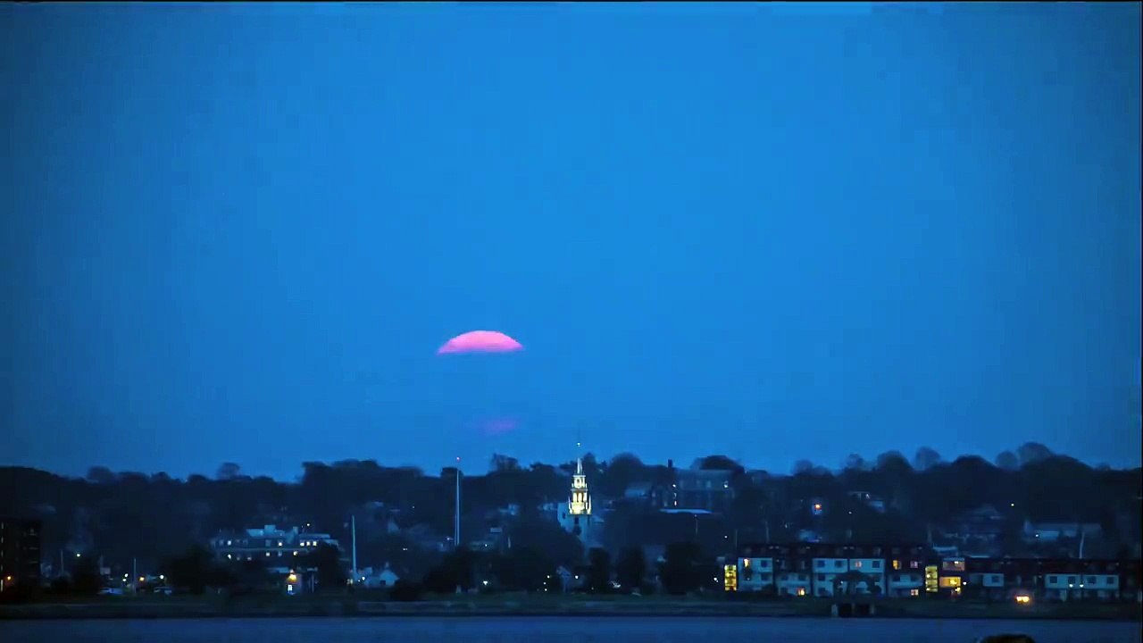 Full Moon Rises in Rhode Island