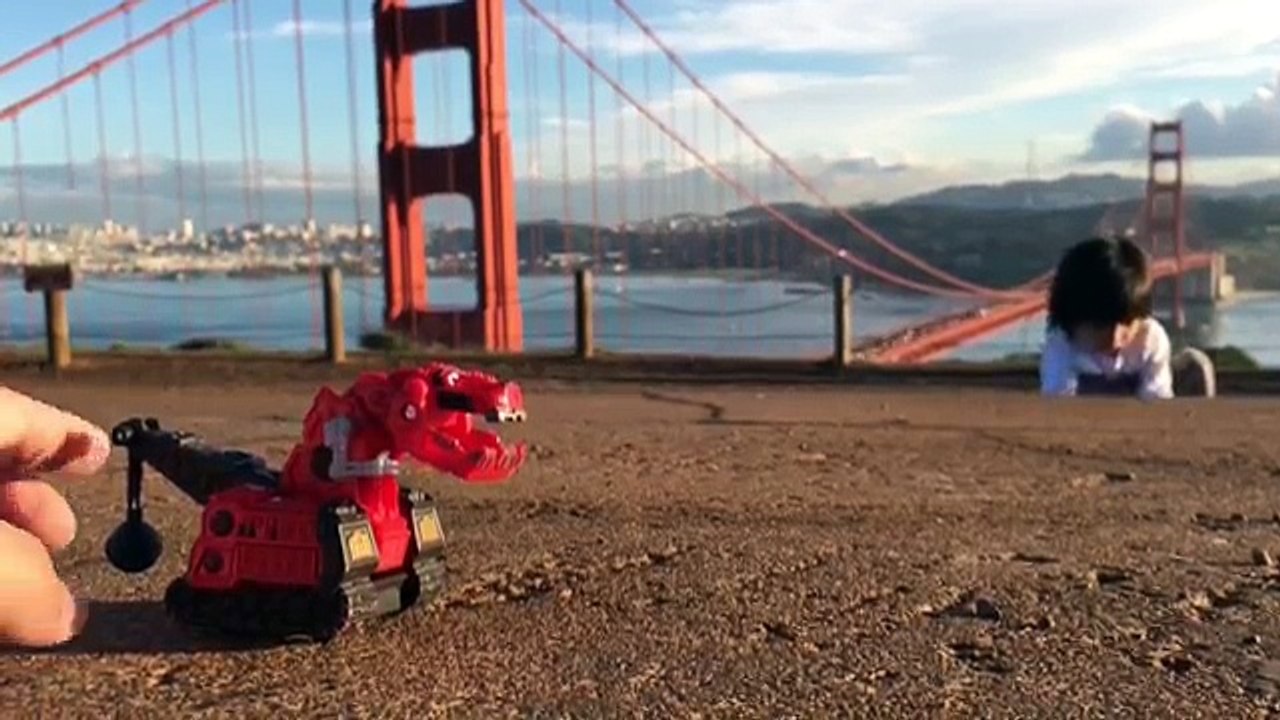 DinoTrux Toys on Family Trip to San Francisco - Aquarium for Kids - Family Vacation for Kids Travel