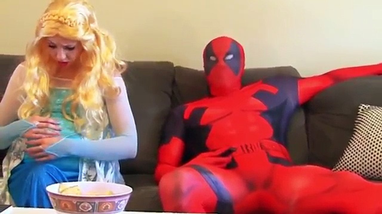 Frozen hamil Spiderman pregnant Elsa baby Hulk Deadpool Prank Superhero in Real Life Fun