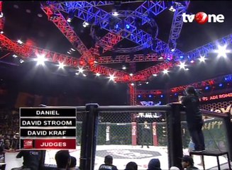 Télécharger la video: One Pride MMA Fly Weight, Abdul Aziz Chalim vs Adi Rominto M