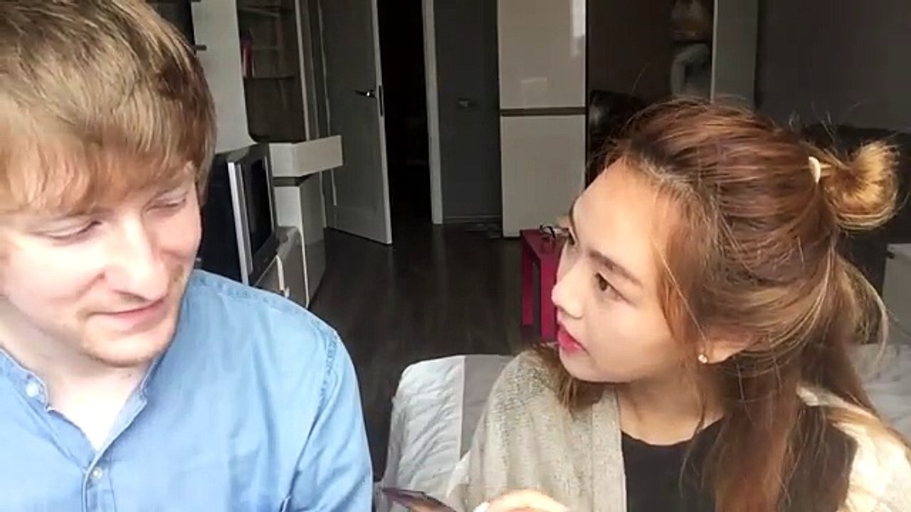 Русский парень ДЕЛАЕТ МАКИЯЖ кореянке КЁНХА. МАКИЯЖ ЧЕЛЛЕНДЖ-(Кyungha/Кёнха/경하)