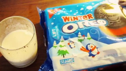 ASMR - Eating Oreo Cookies with Milk