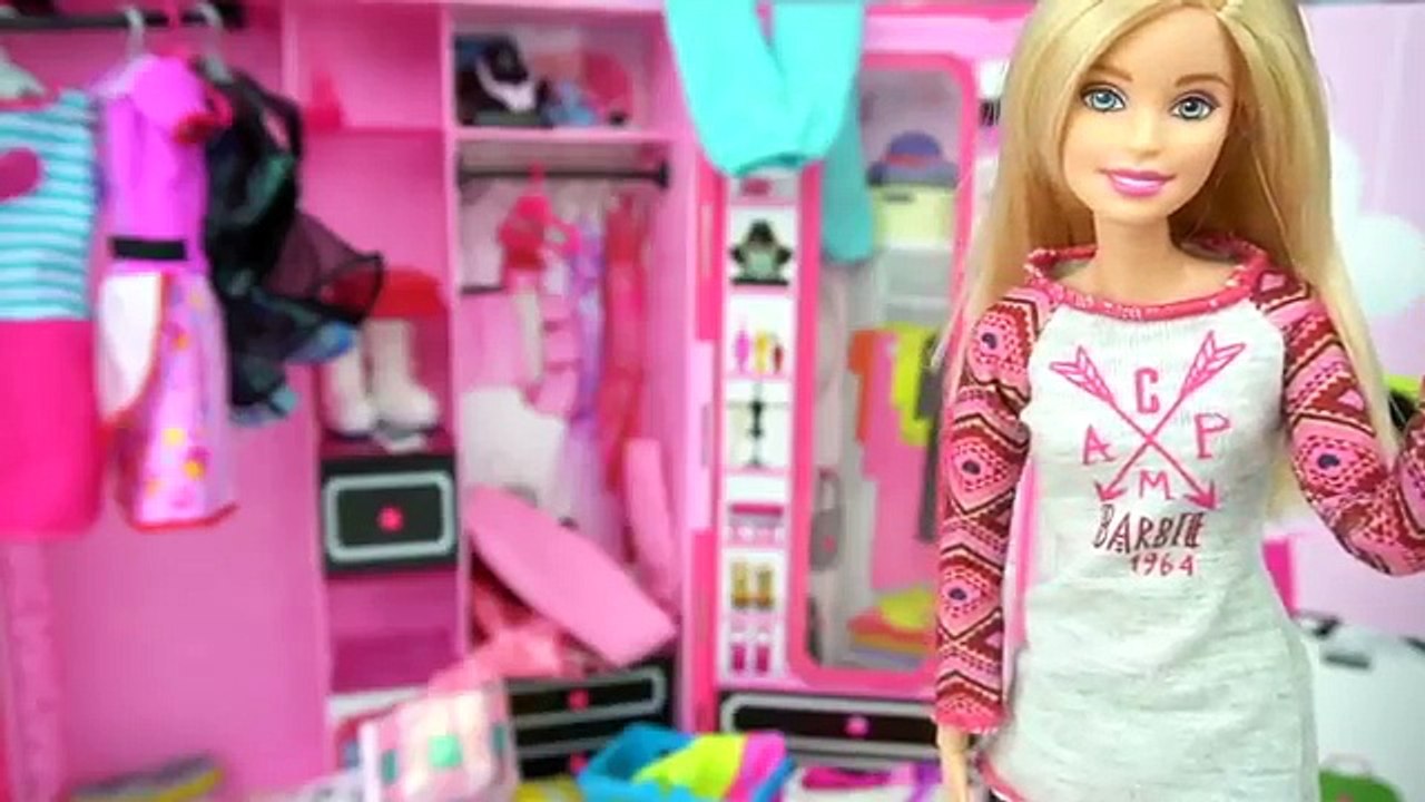 Chelsea Makes a Huge Mess with Barbies Toy Washing Machine - Stories with Dolls