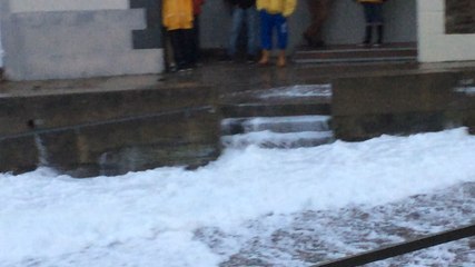 Vagues à marée haute