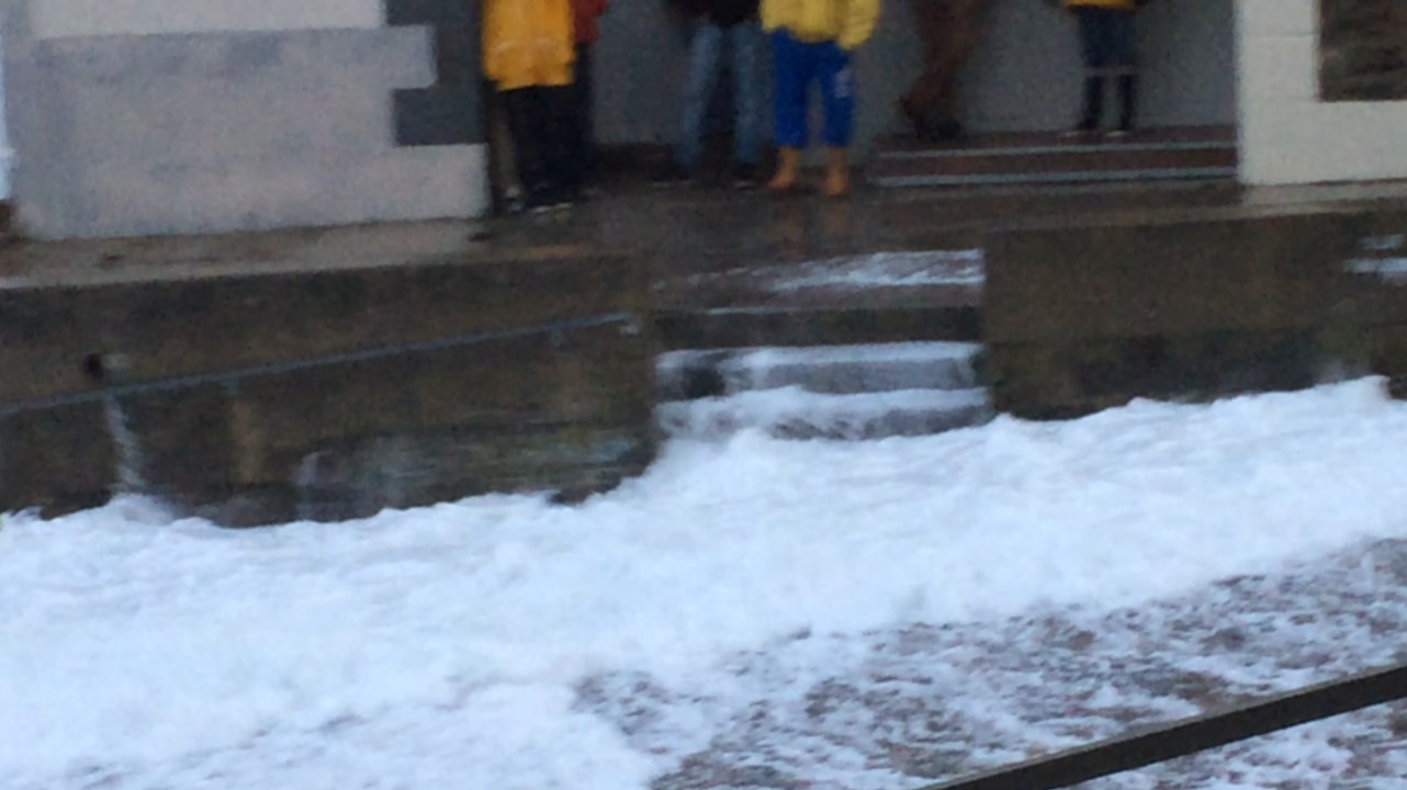 Vagues à marée haute