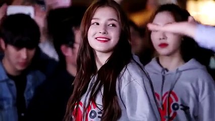 Chỉ là nhảy thôi mà có cần phải xinh vậy không cô gái