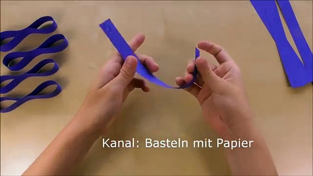 Geschenkschleife basteln mit Papier für Geschenke: DIY Schleife zum Geschenk dekorieren