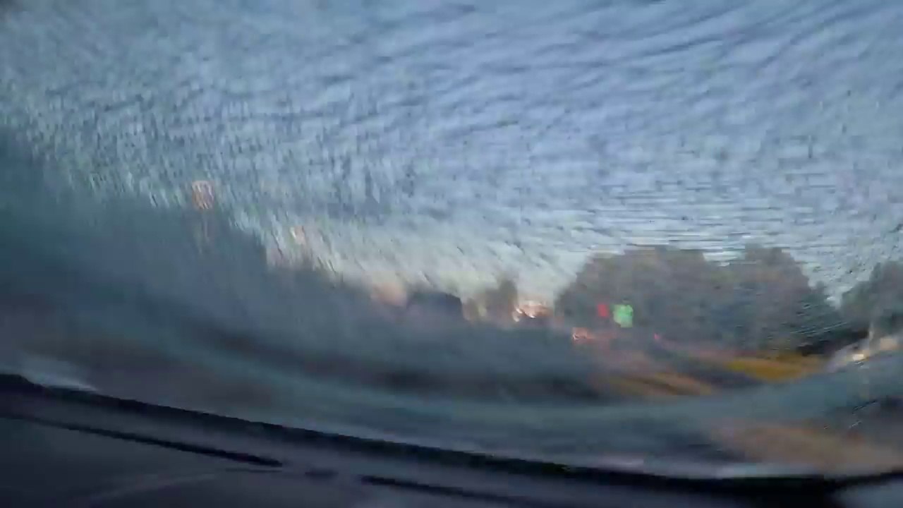 Vol d'un débris sur le pare-brise en pleine autoroute !
