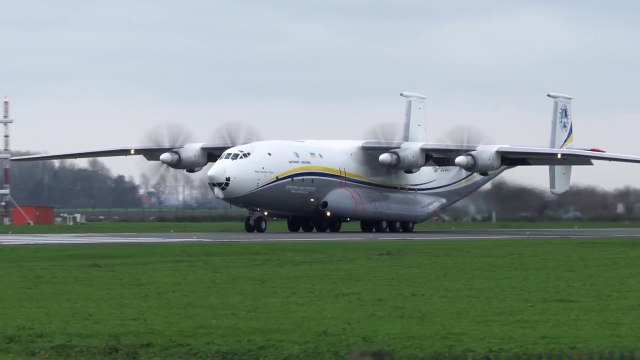 Le plus gros avion du monde au décollage : ANTONOV !