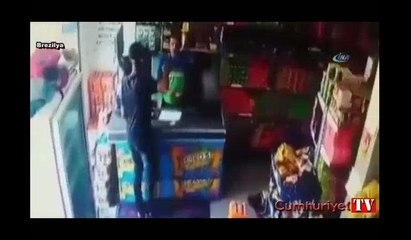 Market sahibini başından vurdular