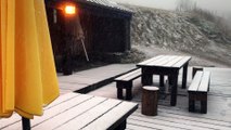 Les premières neiges tombent sur le sommet vosgien du Hohneck