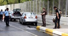 Ankara'da İş Adamının Aracında Arama Yapan Polis, PKK Paçavralarıyla Karşılaştı