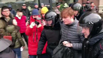 Descargar video: Rússia: centenas de detidos em manifestações contra Putin