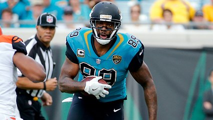 Marcedes Lewis gets behind the defense, makes a sick juke