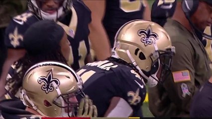 Alvin Kamara weaves through defenders for 17 yards