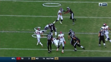 Jay Ajayi drags defenders for 14-yard gain