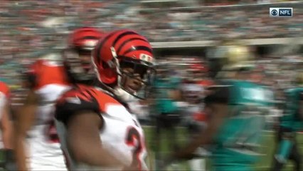 Joe Mixon lays all the way out for TD