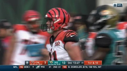 Tyler Kroft stiff arms Telvin Smith to the ground on 20-yard gain