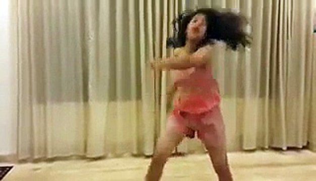 Amazing Dance on Kamli Dhoom 3 Song hd desi gril