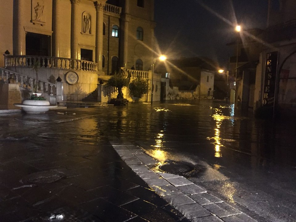 Carinaro (CE) -  Allerta meteo: Strade allagate (05.11.17)