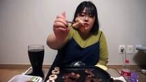 The Girl eating mukbang grilled beef